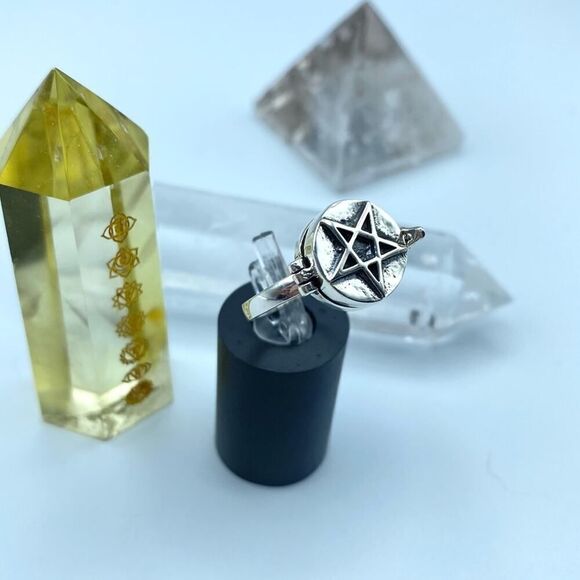 Pentagram Sterling Silver Poison Ring - Picture 3 of 9